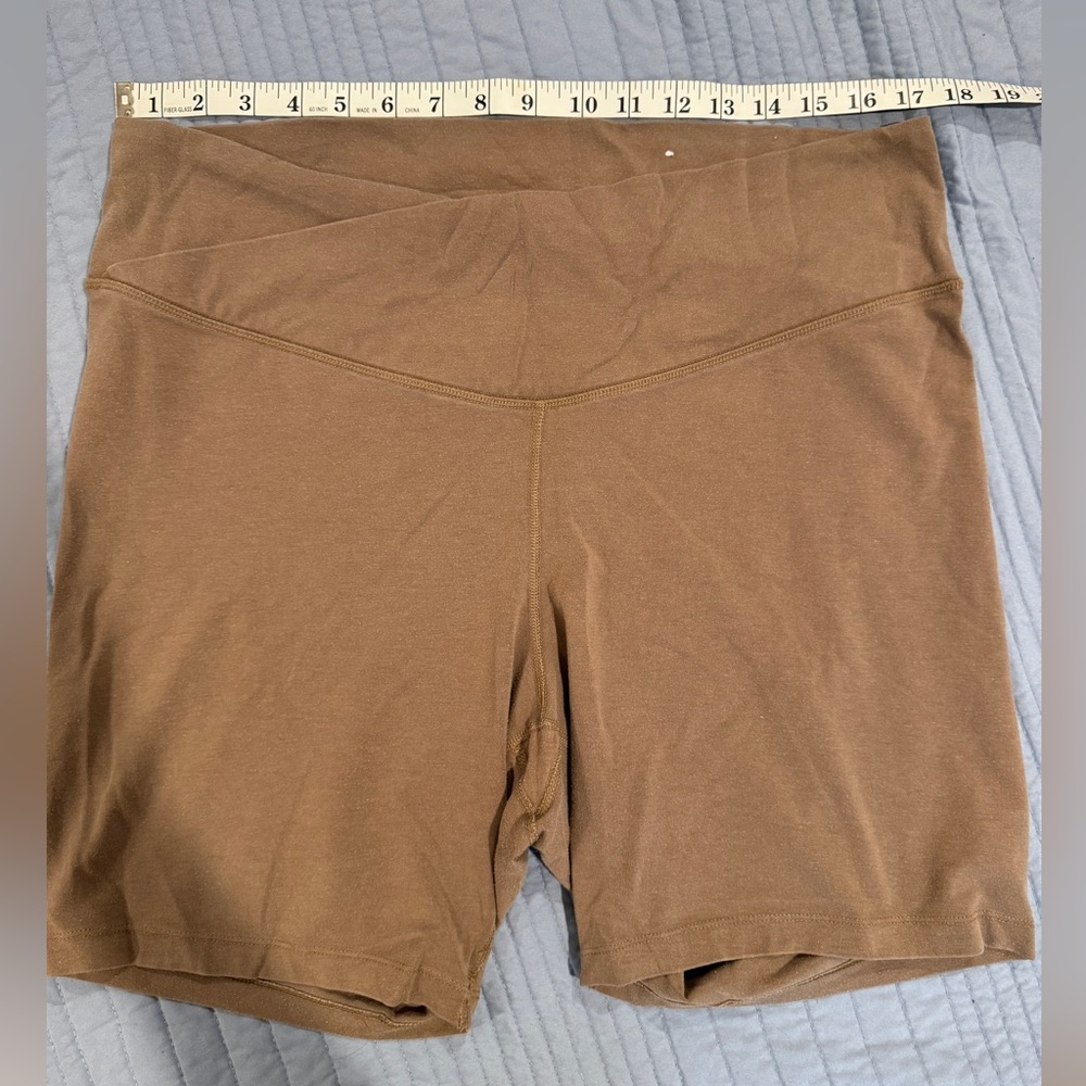 Old Navy Active Powerchill High-Rise Bike Shorts - Tan